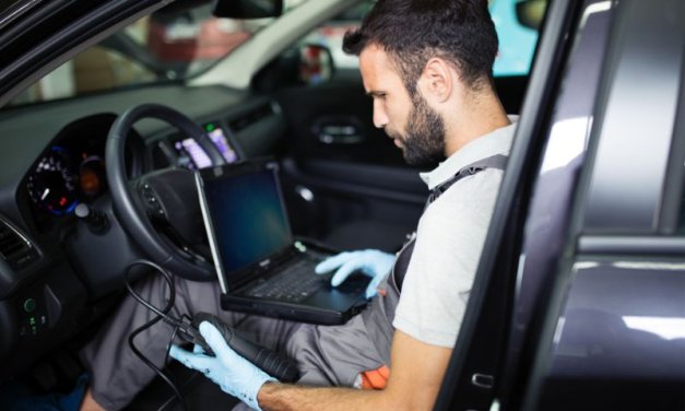 Laptop do diagnostyki samochodowej – jaki wybrać do warsztatu?