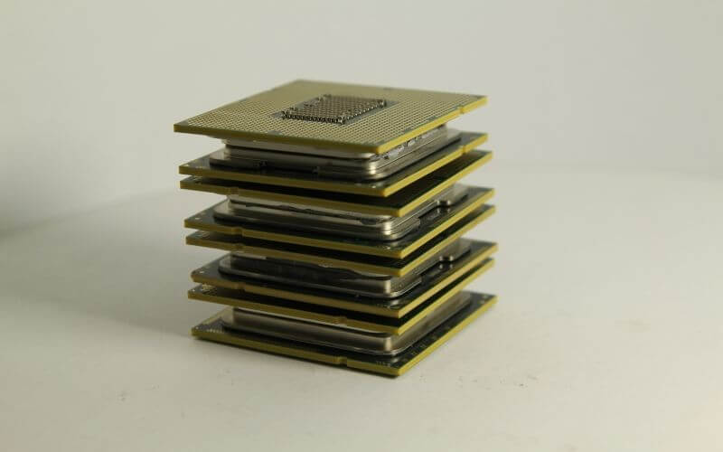 AMD Ryzen AI czy Intel Core Ultra do pracy biurowej – różnice i wybór bez przepłacania