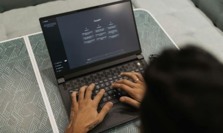 Mały model językowy czy duży model w chmurze – różnice i wybór bez przepłacania