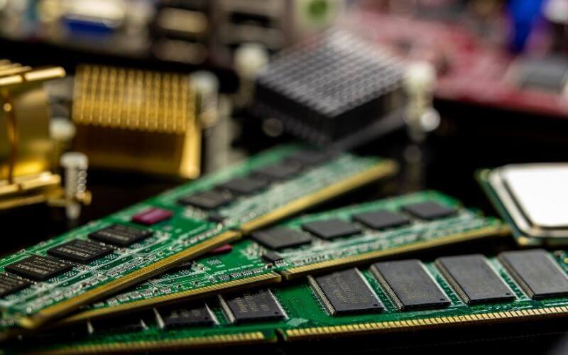 SSD i RAM do lokalnych modeli AI jak dobrać – praktyczny poradnik i rozwiązania