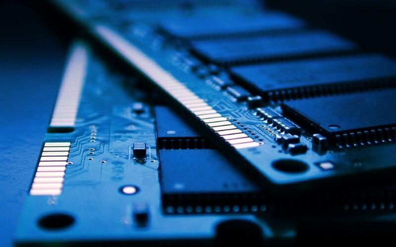 SSD i RAM do lokalnych modeli AI – jak dobrać? Praktyczny poradnik i rozwiązania