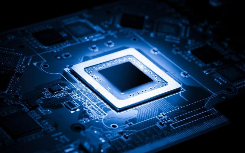 Snapdragon X czy Intel Core Ultra do aplikacji AI – różnice i wybór bez przepłacania