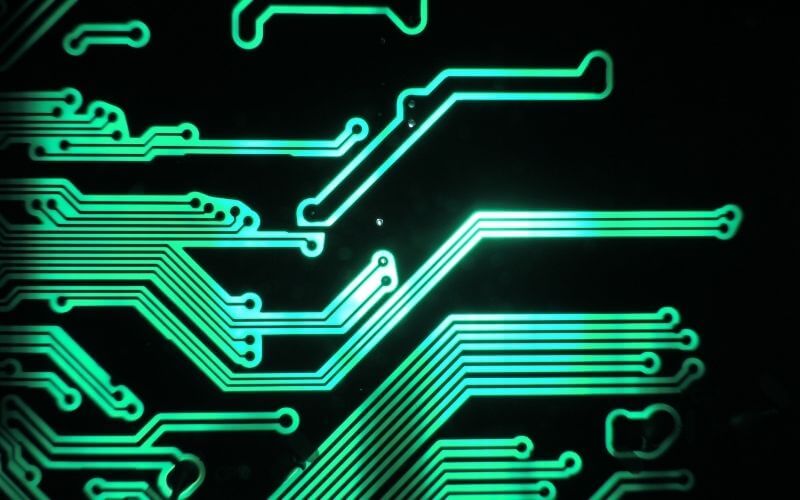 Snapdragon X czy Intel Core Ultra do aplikacji AI – różnice i wybór bez przepłacania