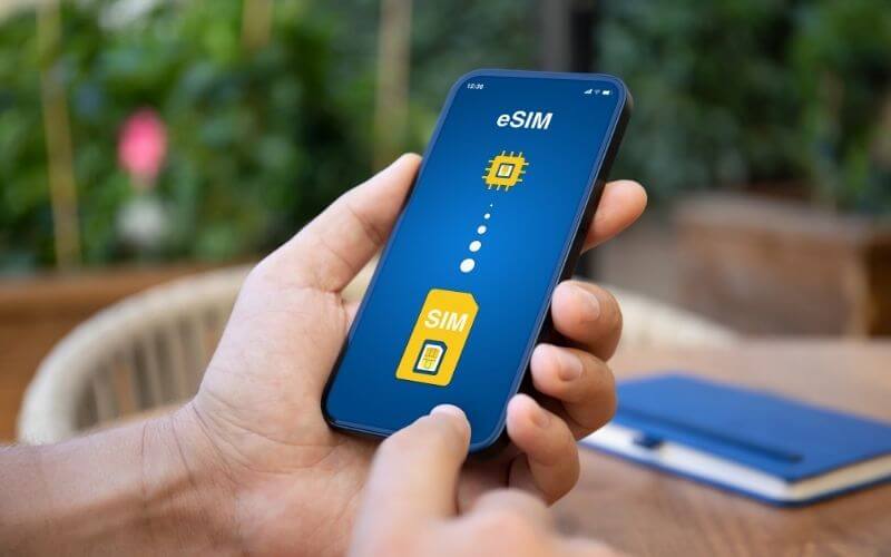 Jak przenieść eSIM na nowego iPhone’a? Praktyczny poradnik krok po kroku