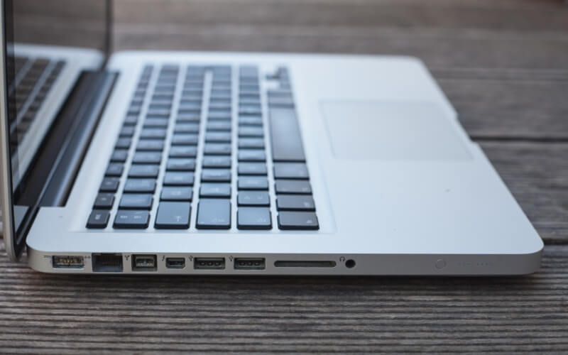 Jak przetestować porty w laptopie poleasingowym Praktyczny poradnik krok po kroku