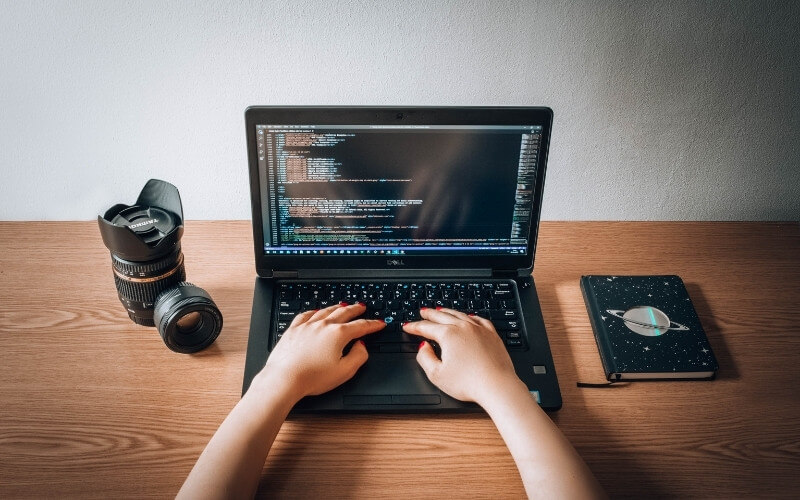 Laptop poleasingowy do programowania - jaki procesor i RAM wybrać