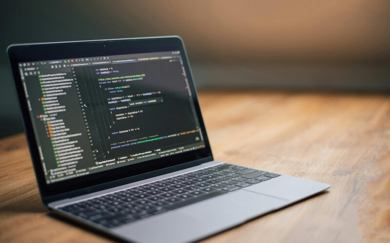 Laptop poleasingowy do programowania – jaki procesor i RAM wybrać?