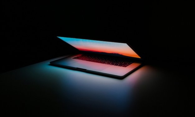 Używany laptop bez systemu czy to się opłaca – różnice i wybór bez przepłacania