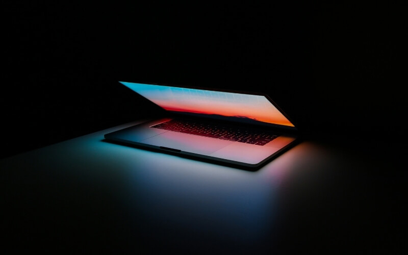 Używany laptop bez systemu czy to się opłaca – różnice i wybór bez przepłacania