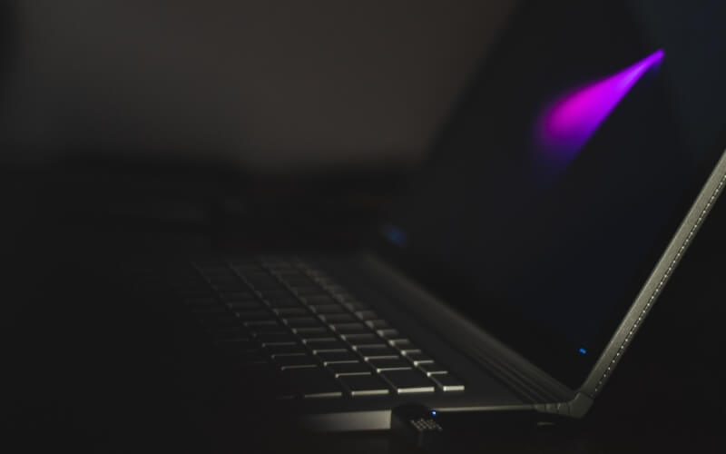 Używany laptop bez systemu czy to się opłaca – różnice i wybór bez przepłacania