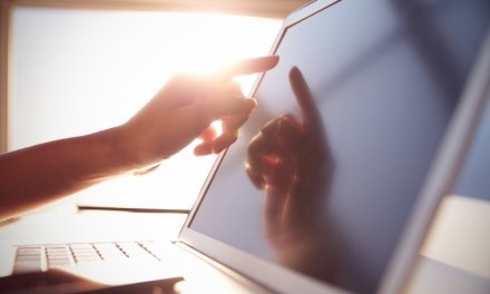 Używany laptop biznesowy z ekranem dotykowym czy warto – różnice i wybór bez przepłacania