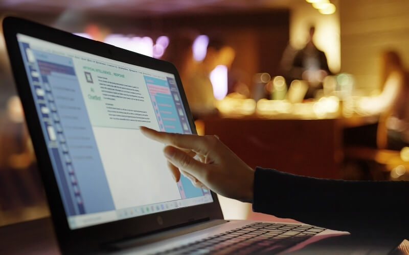 Używany laptop biznesowy z ekranem dotykowym czy warto – różnice i wybór bez przepłacania